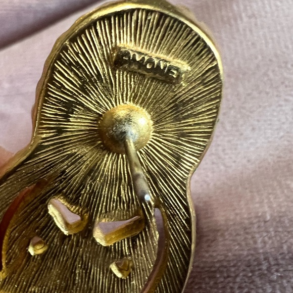 MONET Vintage-Rare Finds Signed Gold Tone Pierced Earrings - Picture 5 of 5